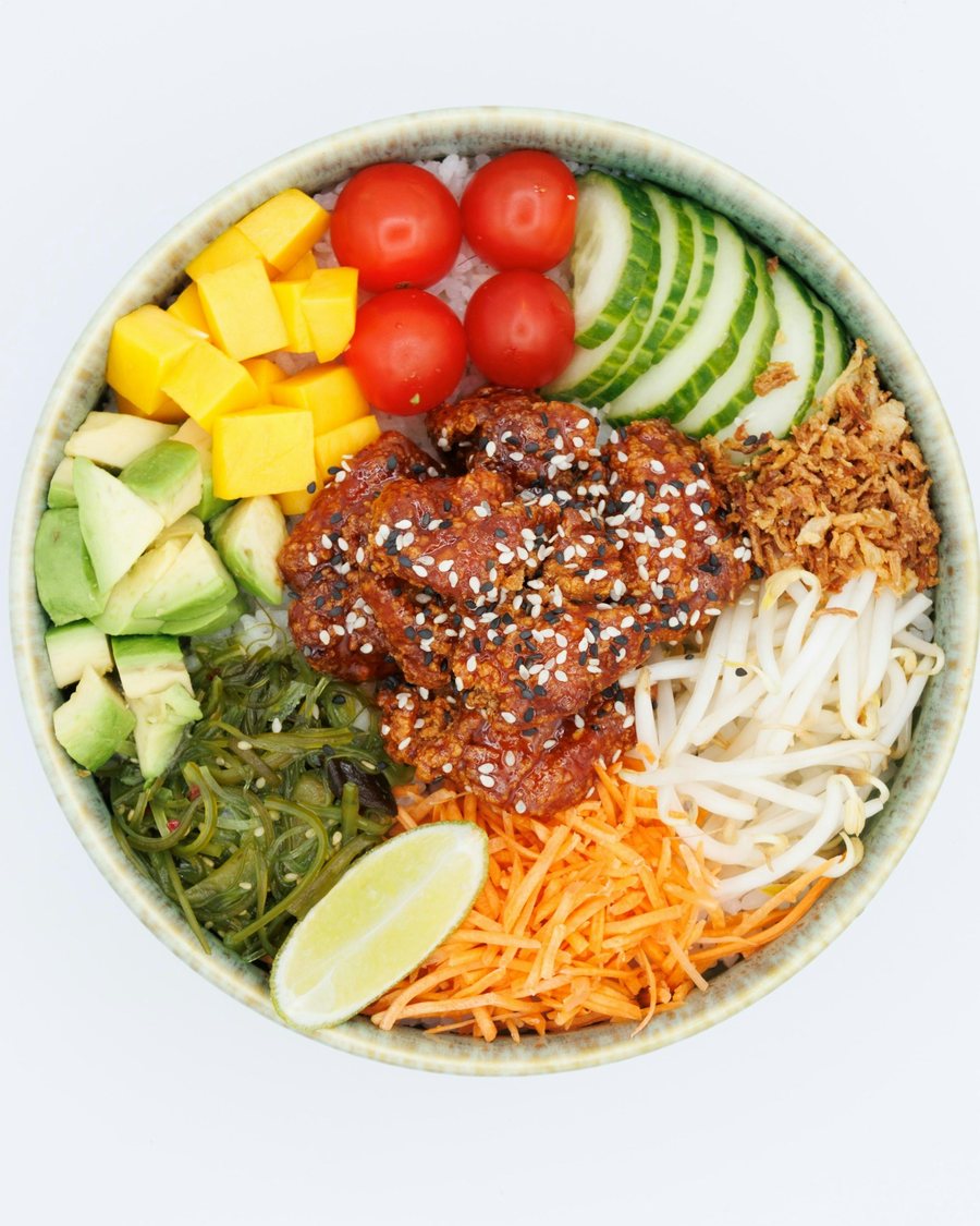 A colourful chicken poke bowl scanned by Calorie Vita to detect calories and macros